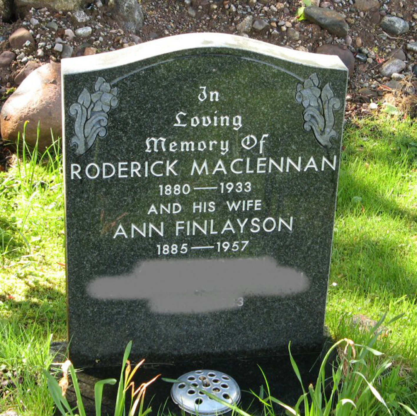Photo of headstones/Roderick MacLennan died 1933 MI Gruinard, Gairloch
